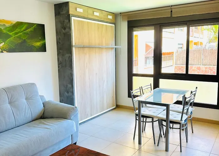 Sun, Relax, 1ch, Heated Pool Access 아파트